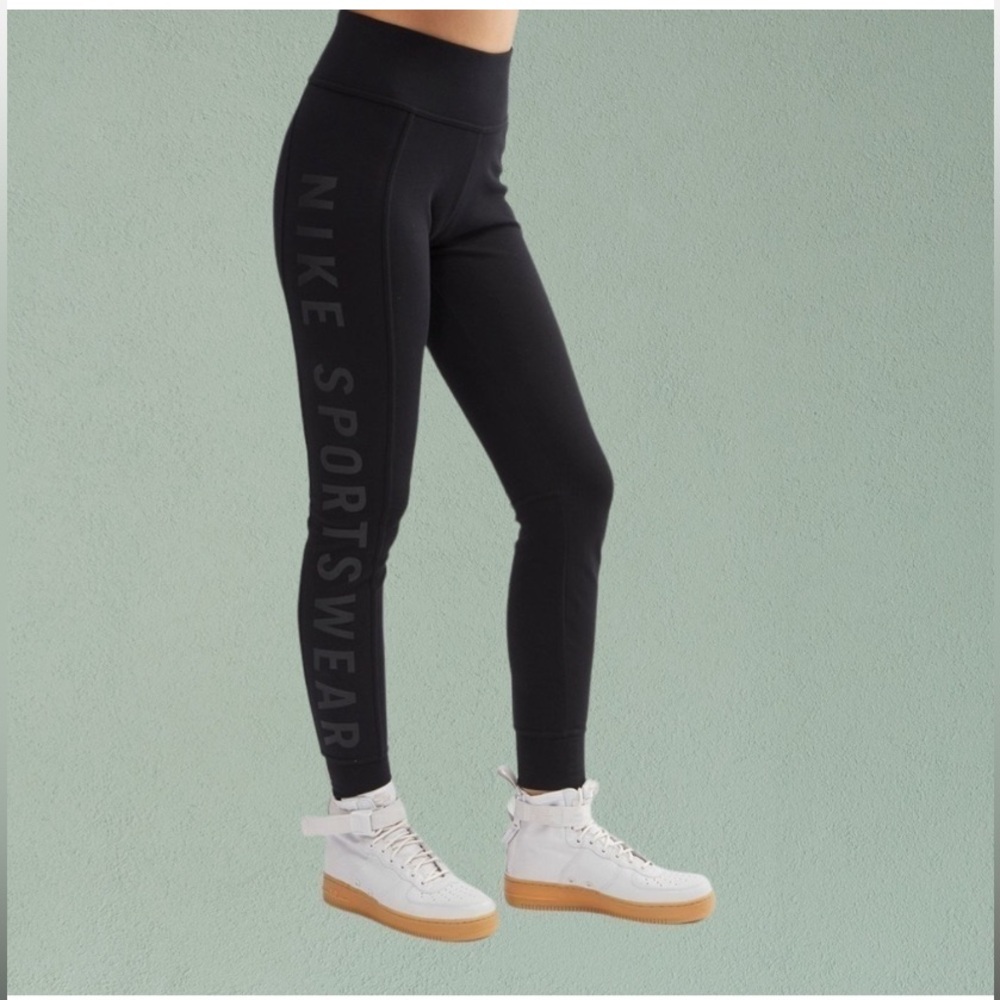 Women’s Nike Sportswear Essential Leggings XS Blue